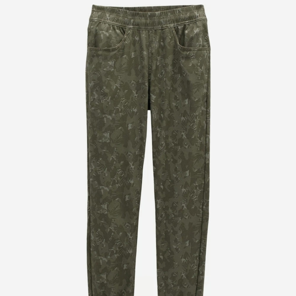 NWT Prana Halle E-Waist Jogger II in Evergreen Camo
